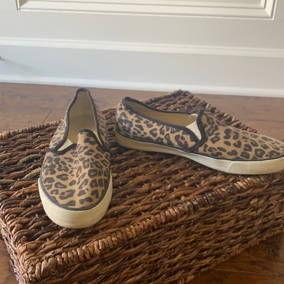 American Eagle Outfitters Shoes - Slip on tennis shoes. Women’s 9.